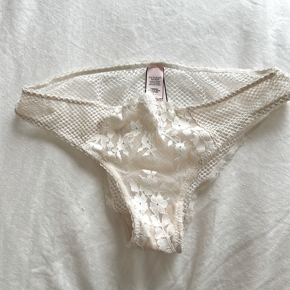 New Victoria’s Secret White Lace Panties | Size S